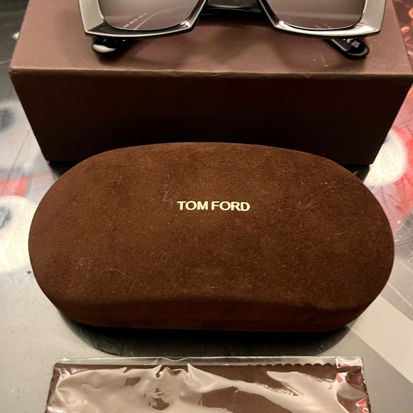 Tom ford his and hers sunglasses 500 for both ! - Picture 5 of 7